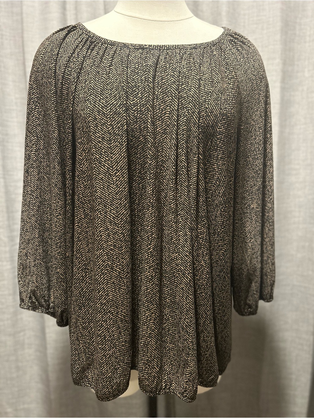 Anne Klein Black and Cream Long-Sleeve Pleated Tunic Top